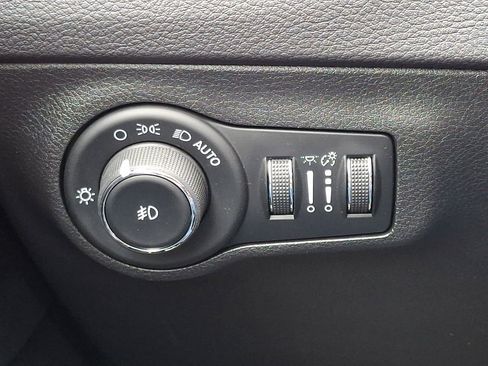 Used 2018 Jeep Compass Latitude w/ Popular Equipment Group image 26