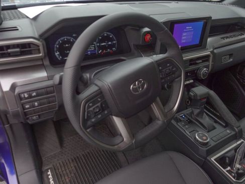 Used 2025 Toyota Tacoma TRD Sport image 11