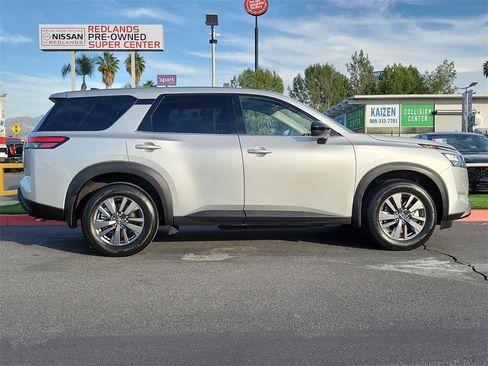 Used 2025 Nissan Pathfinder S image 28