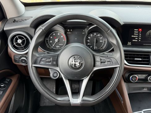 Used 2018 Alfa Romeo Stelvio AWD image 16