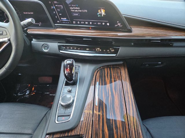 Used 2023 Cadillac Escalade Premium Luxury w/ LPO, Illumination Package AWD/4WD image 18