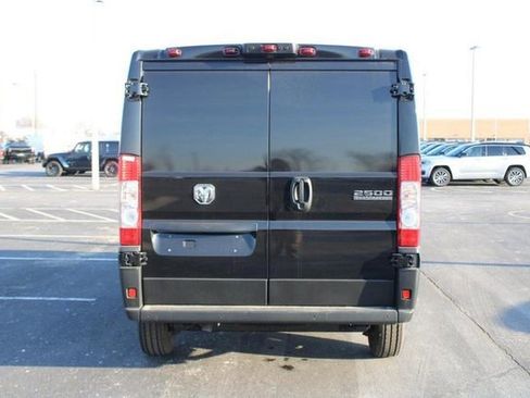 New 2025 RAM ProMaster 2500 w/ Quick Order Package 22G SLT image 4