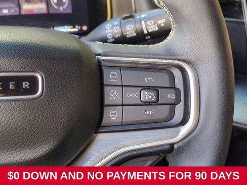 Used 2025 Jeep Wagoneer L Series II AWD/4WD image 22