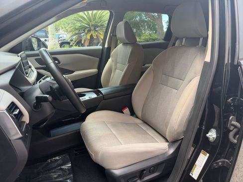 Used 2025 Nissan Rogue SV FWD image 23