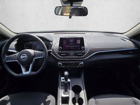 Used 2025 Nissan Altima 2.5 SV FWD image 16