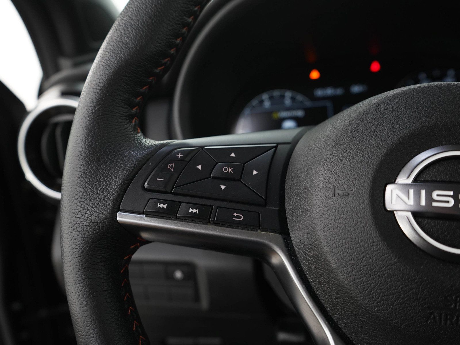 Used 2024 Nissan Kicks SR w/ SR Premium Package FWD image 23