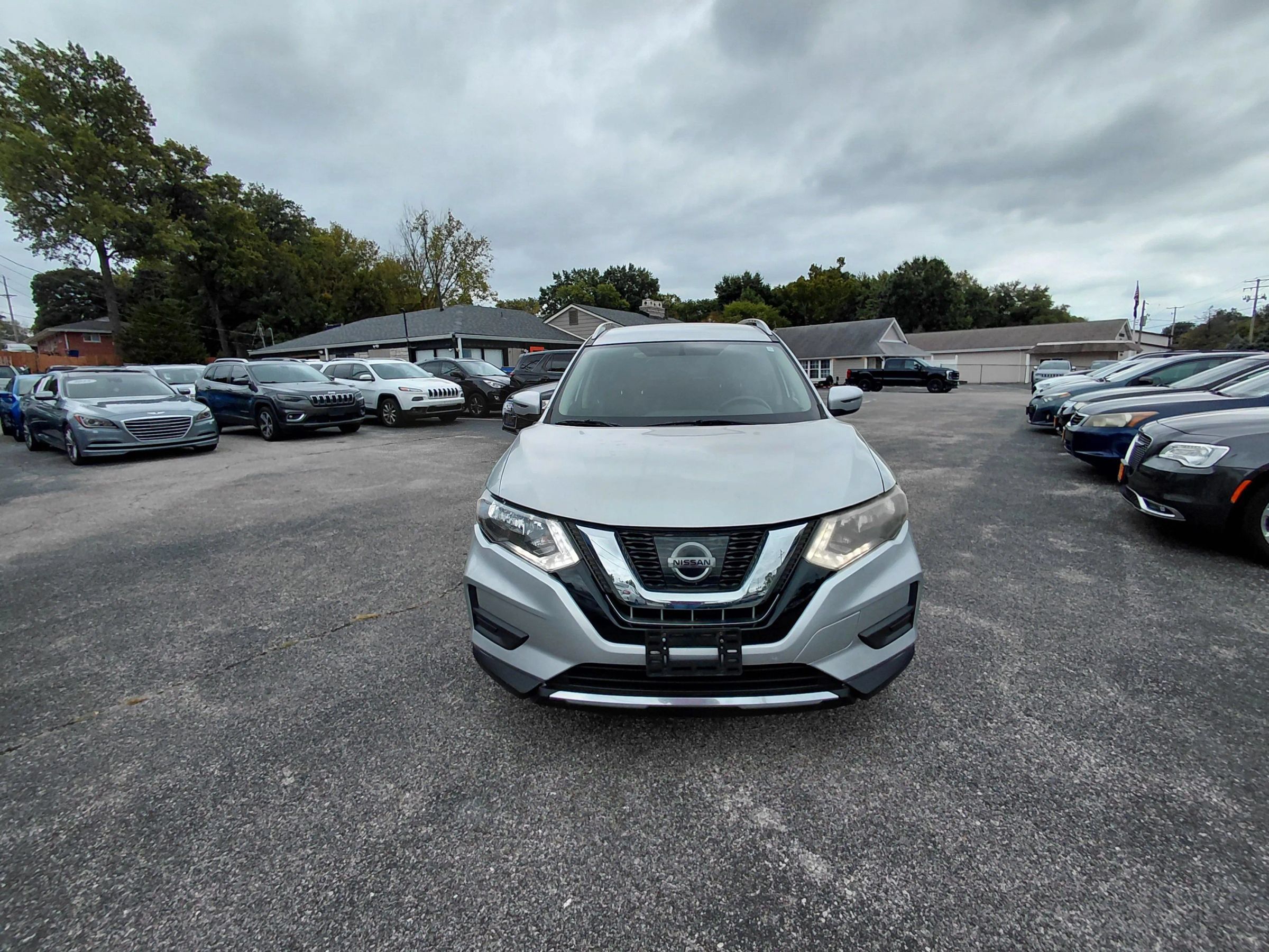 Used 2017 Nissan Rogue SV AWD/4WD image 8
