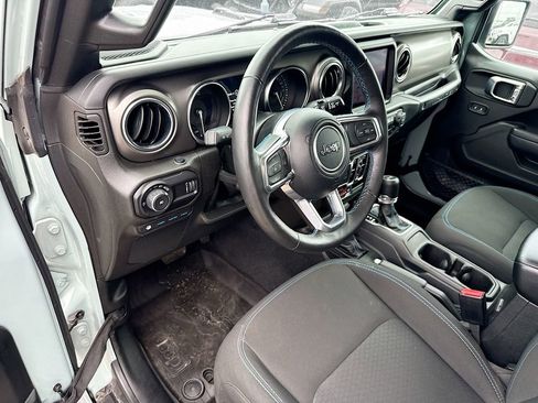 Used 2023 Jeep Wrangler Unlimited Rubicon 4xe w/ Cold Weather Group AWD/4WD image 10