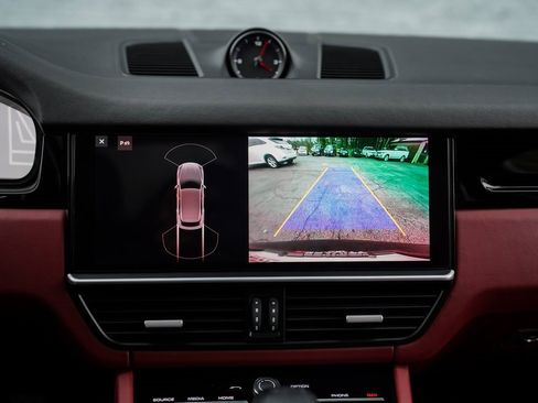 Used 2020 Porsche Cayenne image 31