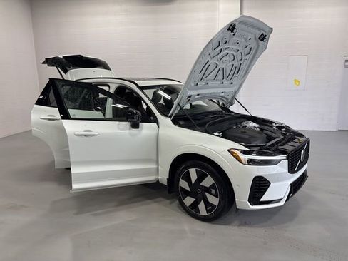 New 2025 Volvo XC60 T8 Plus w/ Climate Package image 31