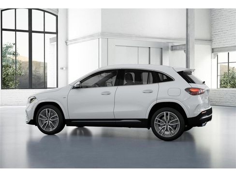 Used 2025 Mercedes-Benz GLA 35 AMG 4MATIC image 32