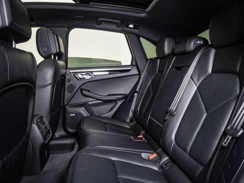 Certified 2026 Porsche Macan AWD/4WD image 17