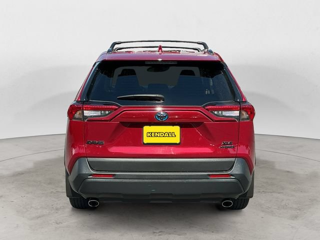Certified 2022 Toyota RAV4 XLE w/ XLE Grade Weather Package AWD/4WD image 6