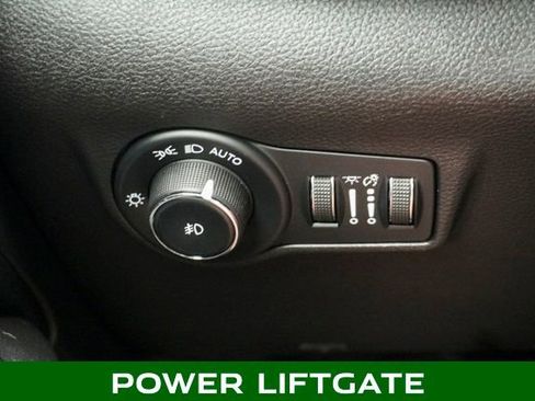 Used 2023 Jeep Compass Trailhawk image 28