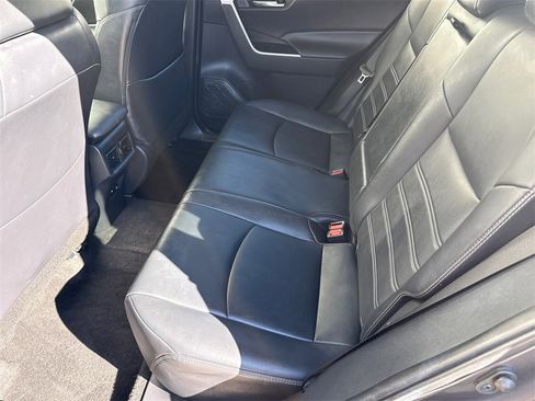 Used 2021 Toyota RAV4 XLE Premium image 20
