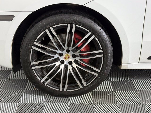 Used 2017 Porsche Macan Turbo AWD/4WD image 12