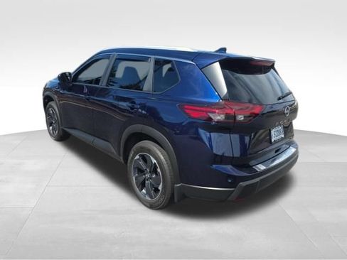 Used 2024 Nissan Rogue SV w/ SV Premium Package FWD image 11