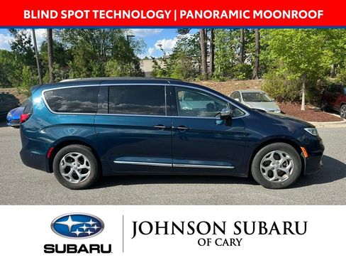 Used 2022 Chrysler Pacifica Limited FWD image 3