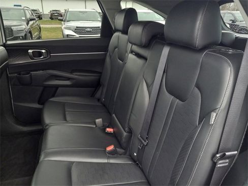 Used 2024 Kia Sorento S image 13