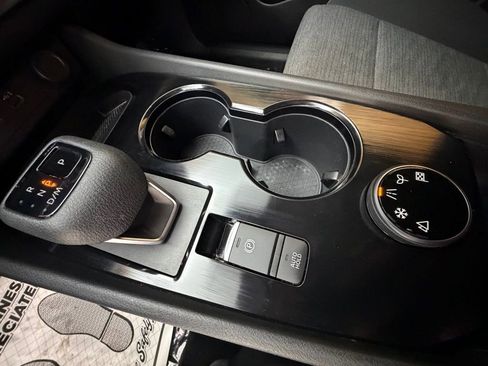 Used 2023 Nissan Rogue SV image 18