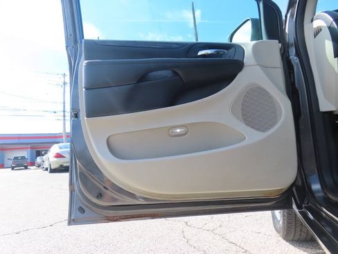 Used 2016 Dodge Grand Caravan SXT w/ Quick Order Package 29G SXT FWD image 34