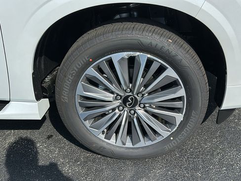 New 2026 INFINITI QX80 Luxe image 6