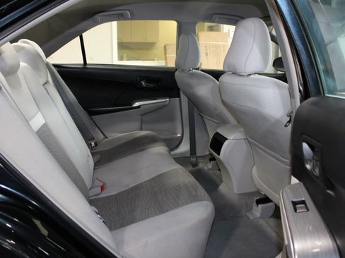 Used 2012 Toyota Camry LE image 24