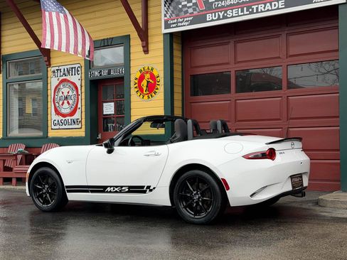 Used 2020 MAZDA MX-5 Miata Sport image 15