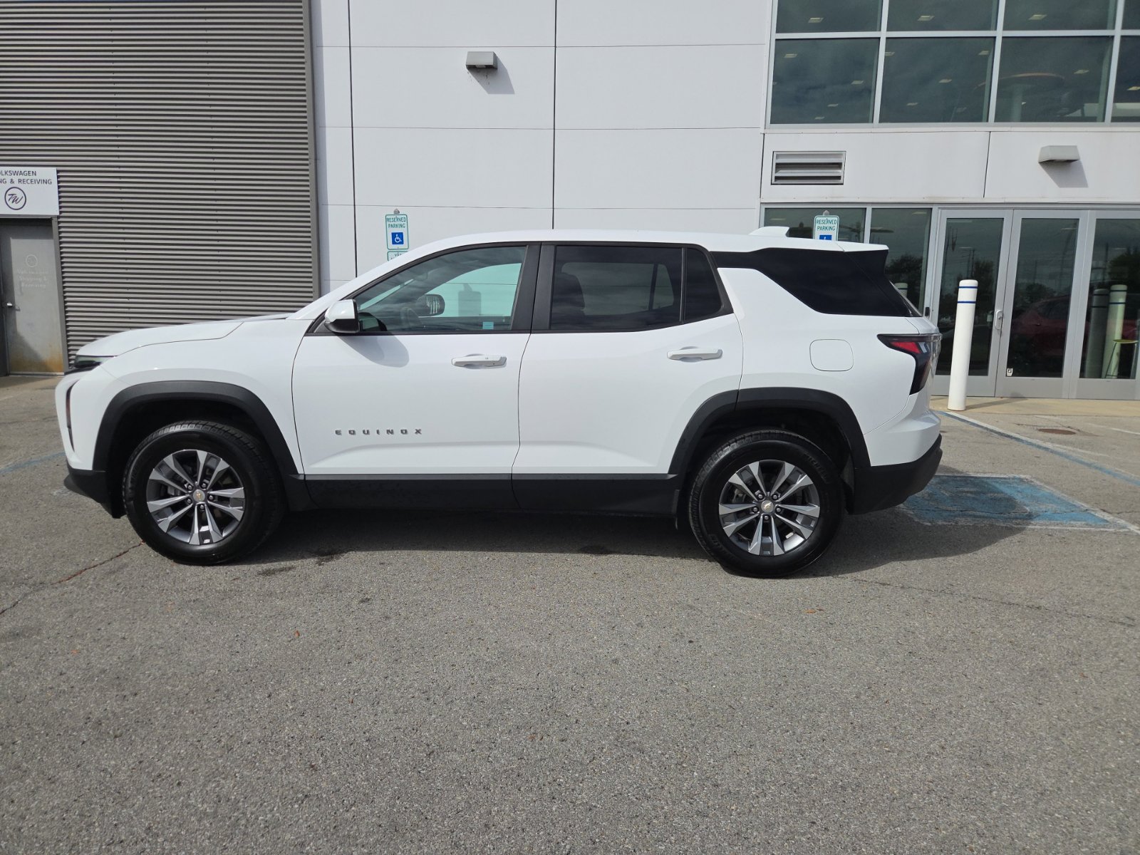 Used 2026 Chevrolet Equinox LT AWD/4WD image 11