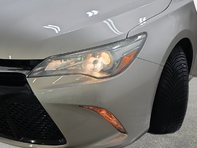 Used 2016 Toyota Camry SE w/ Moonroof Package FWD image 31