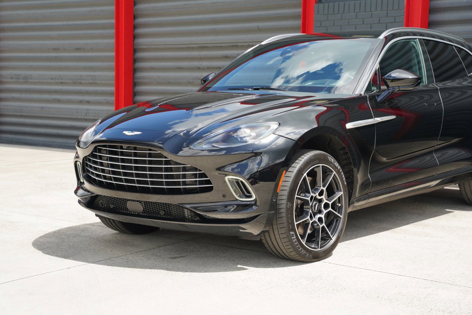 Used 2021 Aston Martin DBX AWD/4WD image 10