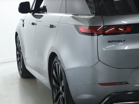 Used 2024 Land Rover Range Rover Sport Dynamic SE image 6