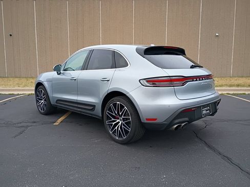 Certified 2022 Porsche Macan S AWD/4WD image 3