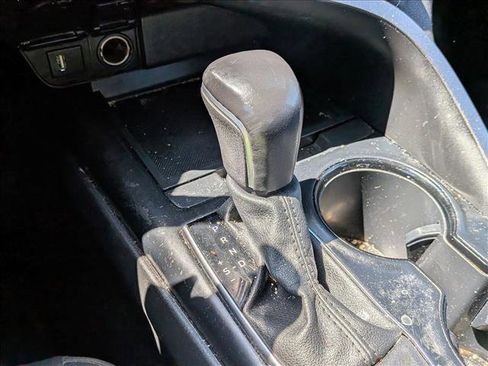 Used 2020 Toyota Camry SE FWD image 11
