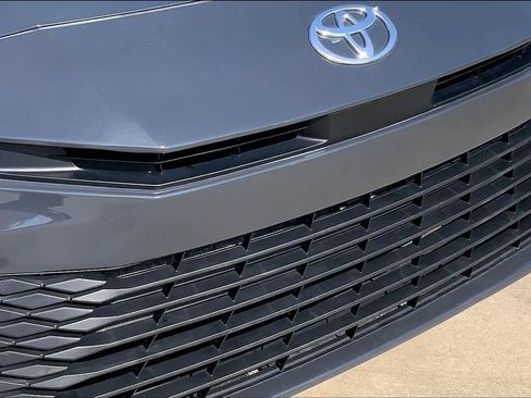 Used 2025 Toyota Camry LE FWD image 31
