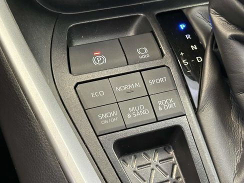 Used 2025 Toyota RAV4 XLE AWD/4WD image 21