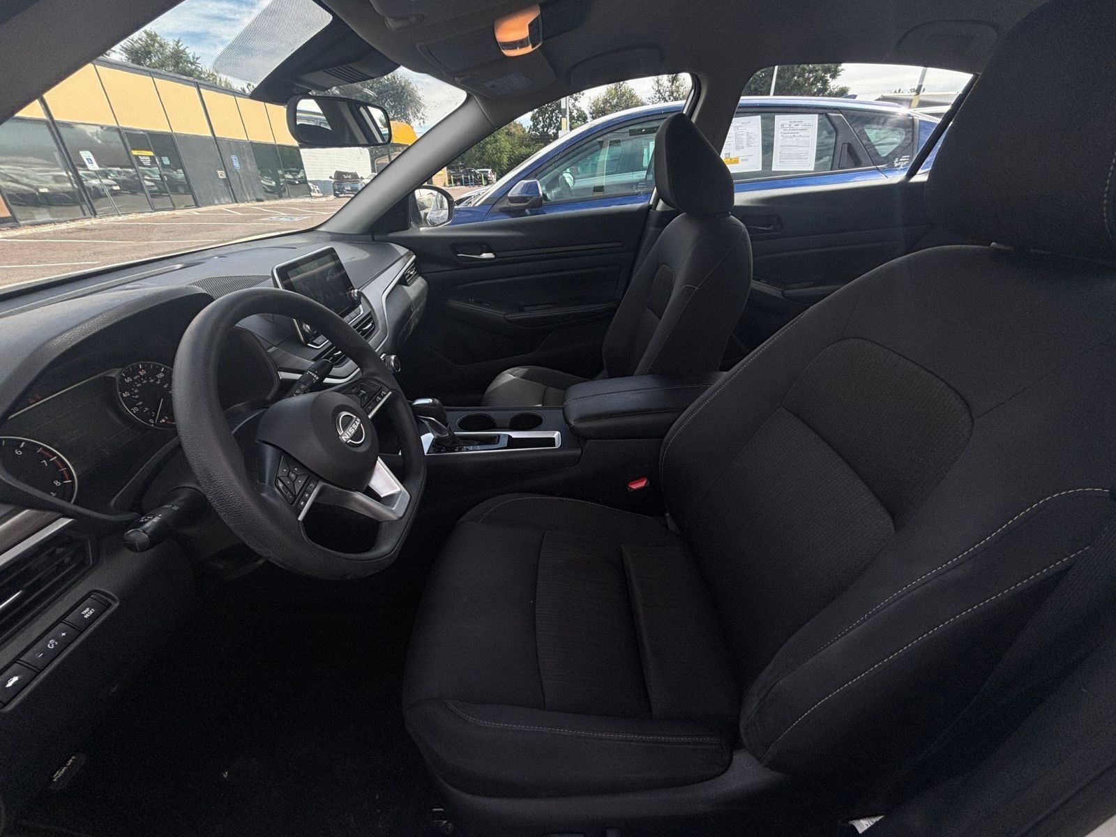 Used 2025 Nissan Altima 2.5 SV FWD image 24