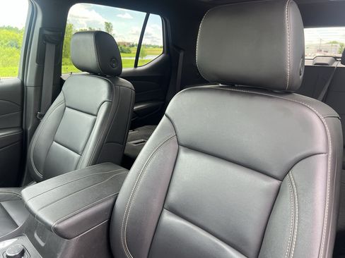 Used 2023 Chevrolet Traverse LT w/ LT Premium Package AWD/4WD image 18