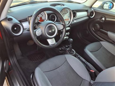 Used 2010 MINI Cooper Hardtop image 5