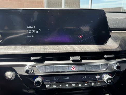 Used 2023 Kia Telluride EX w/ EX Captain's Chair Package image 21