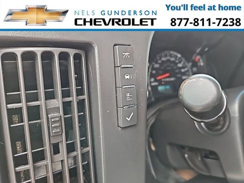 Used 2017 Chevrolet Express 3500 Extended image 16