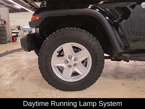 Used 2021 Jeep Gladiator Sport image 25