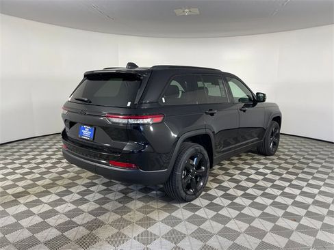 New 2025 Jeep Grand Cherokee Altitude image 6