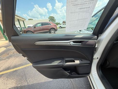 Used 2019 Ford Fusion SE FWD image 11