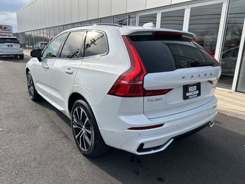 Certified 2025 Volvo XC60 B5 Plus image 3