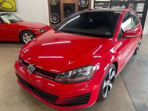 Used 2017 Volkswagen GTI Autobahn FWD image 2