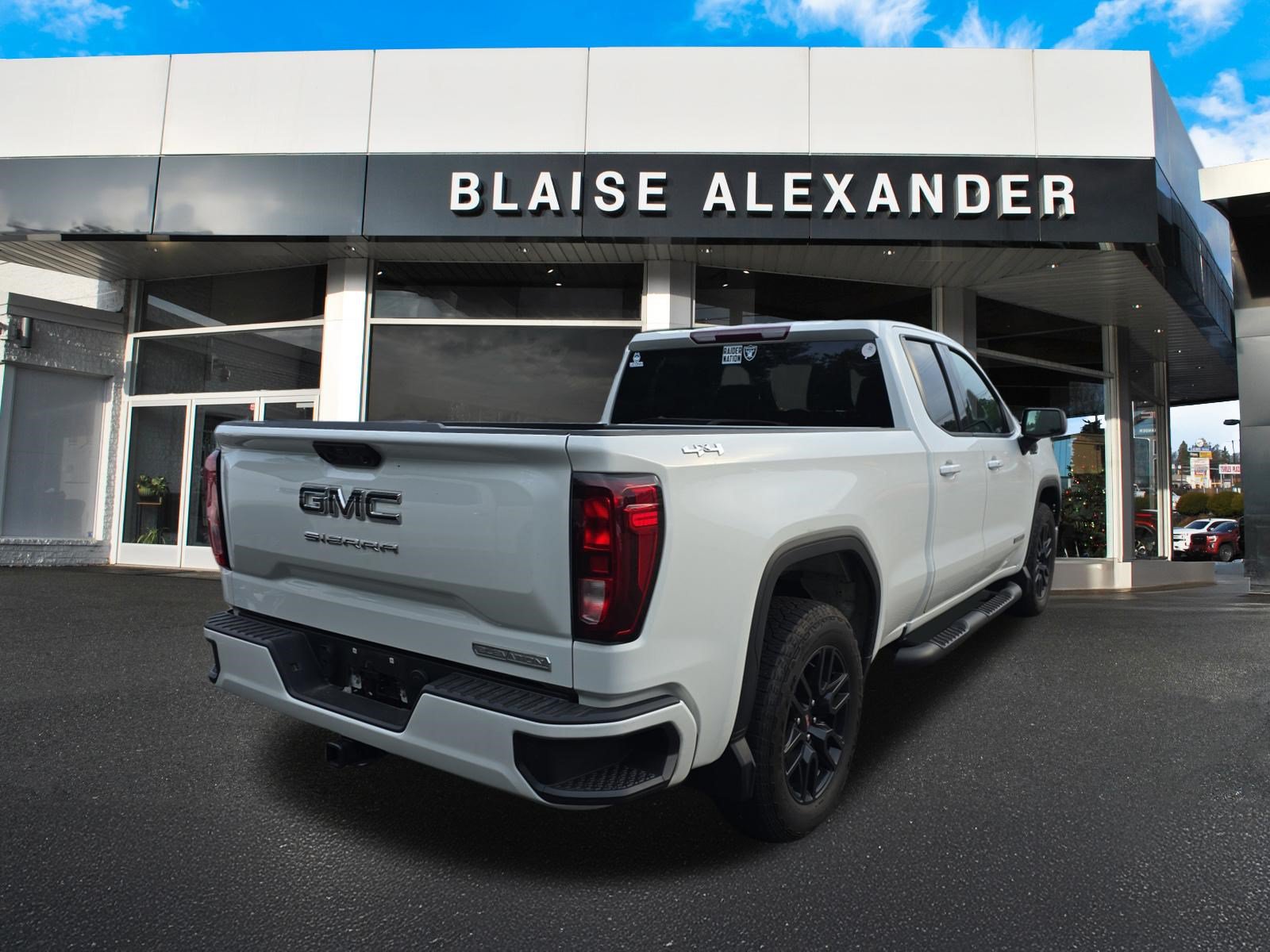 Used 2023 GMC Sierra 1500 Elevation AWD/4WD image 3