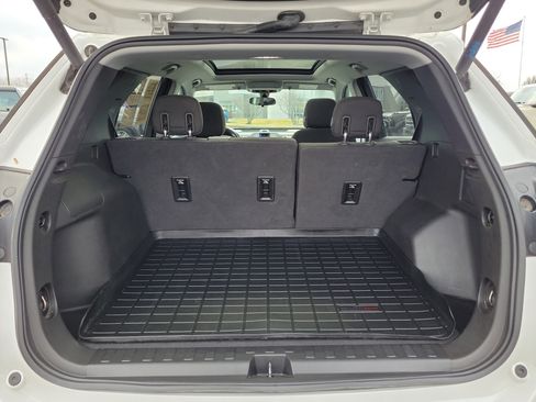 Used 2019 Chevrolet Equinox LT w/ Sun & Navigation Package image 8