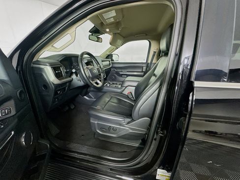 Used 2024 Ford Expedition XLT image 13