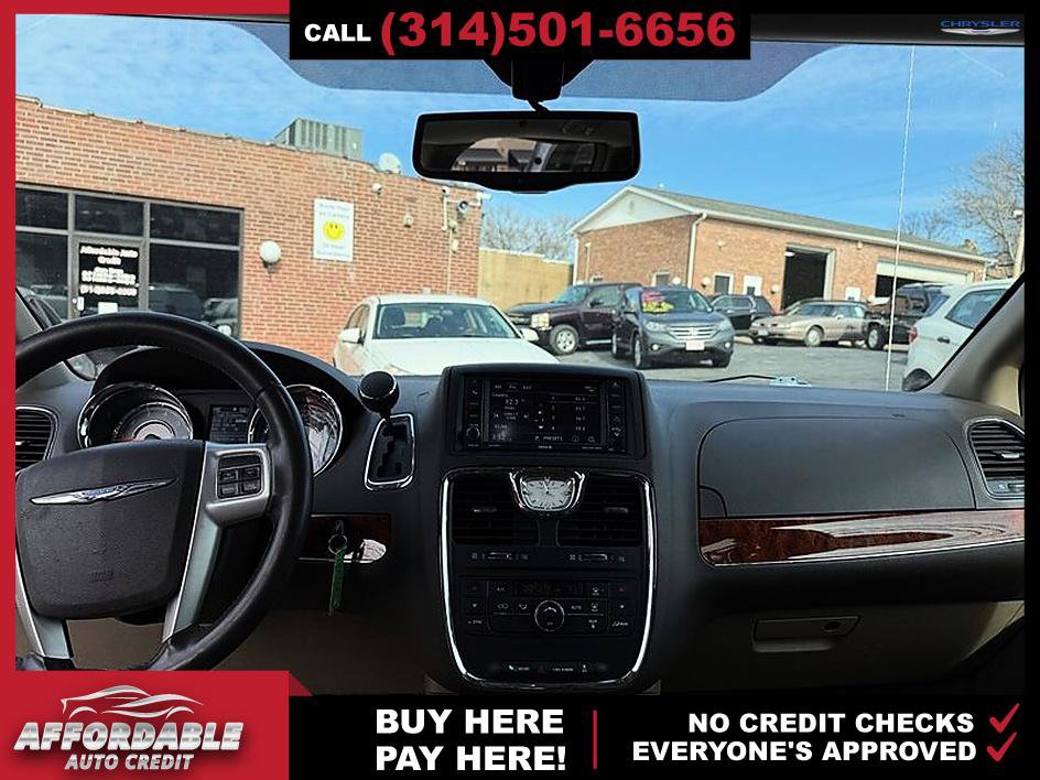 Used 2015 Chrysler Town & Country Touring-L FWD image 14